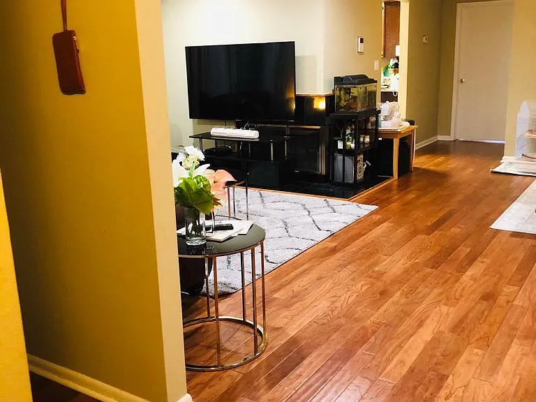 111 Biscayne Ct — Photo 2