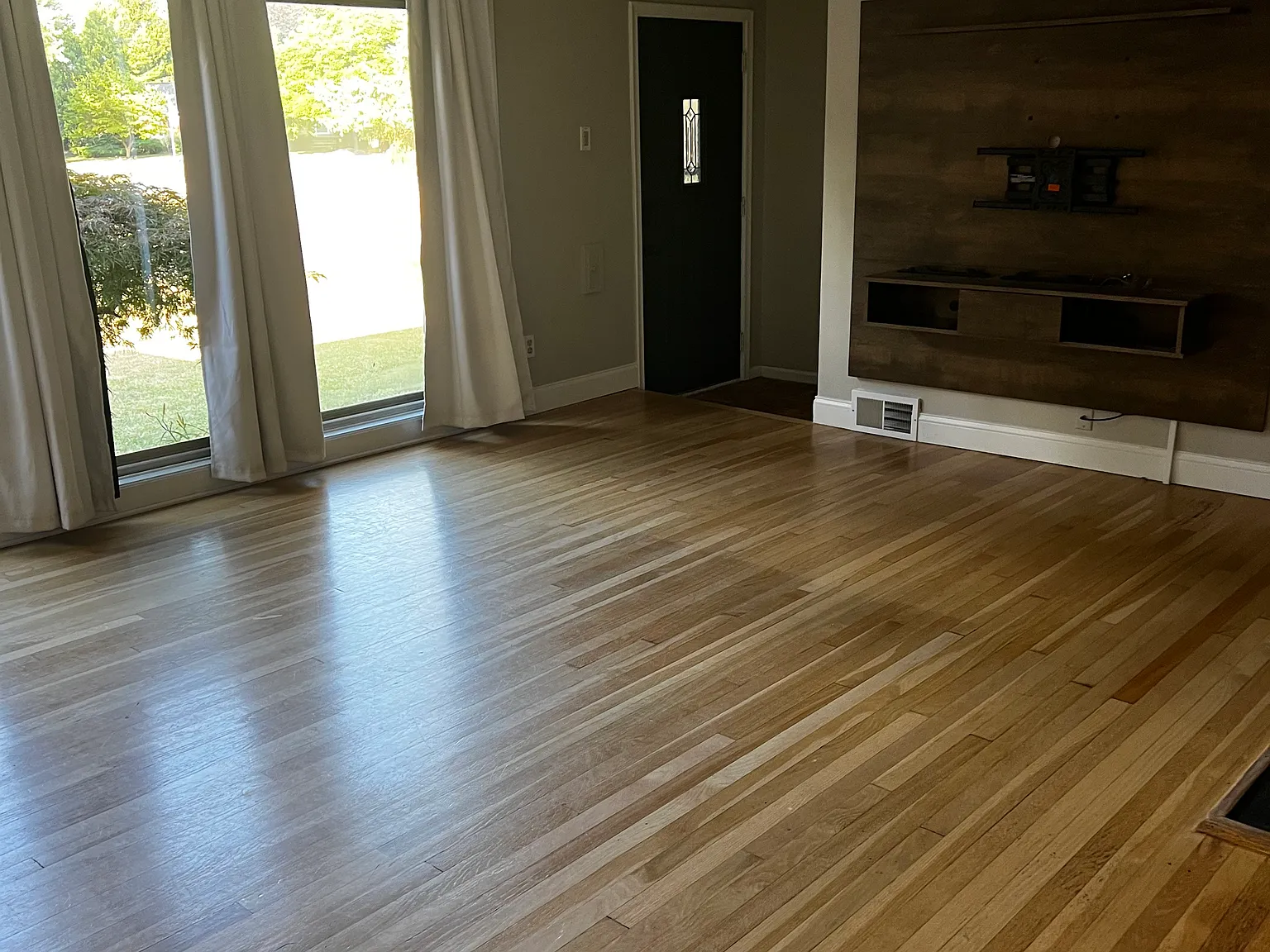 3 bed, 1.5 bath, 1429 sqft, $2,265 — Photo 3