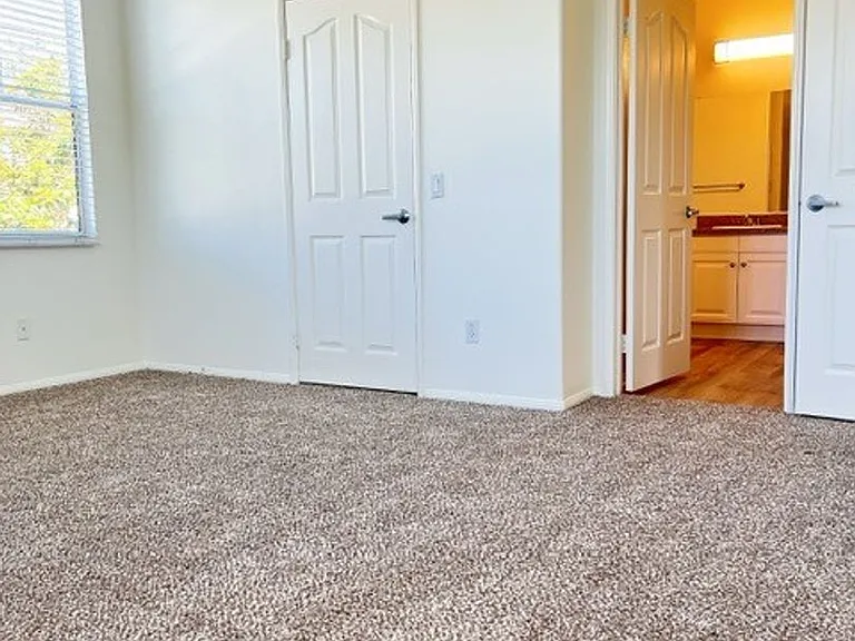 Via Ventura Apartments — Photo 56