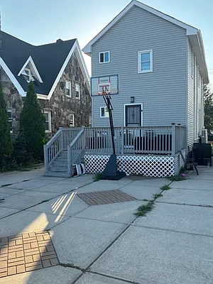 Sold by David W Realty Inc | media 7