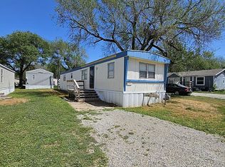 105 Apple Blossom Ln, Wellington, KS 67152