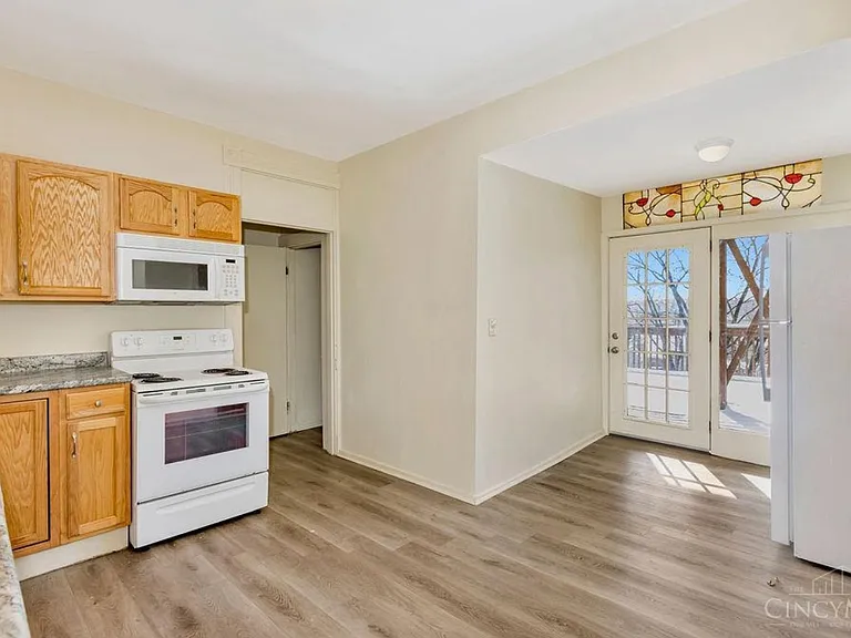279 Renner St — Photo 20