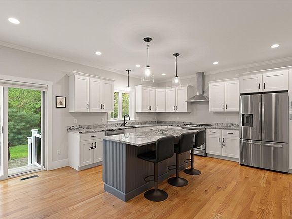 5th image of 9 Orchard Pl #9