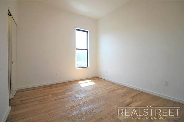 Rented by Real Street Inc | media 16