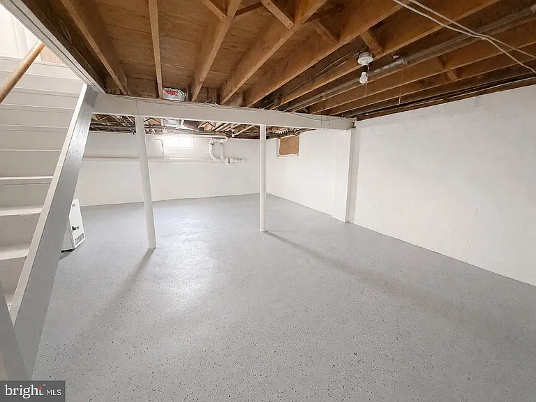 580 Village Rd W — Photo 34