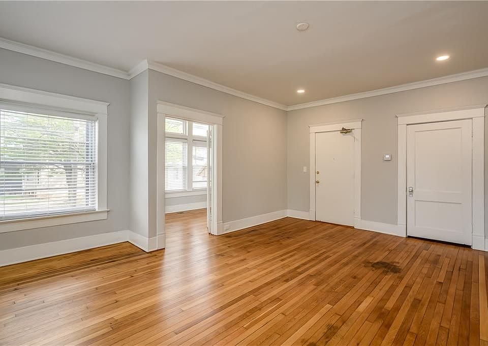 1st image of 600 Parkway Dr NE #12