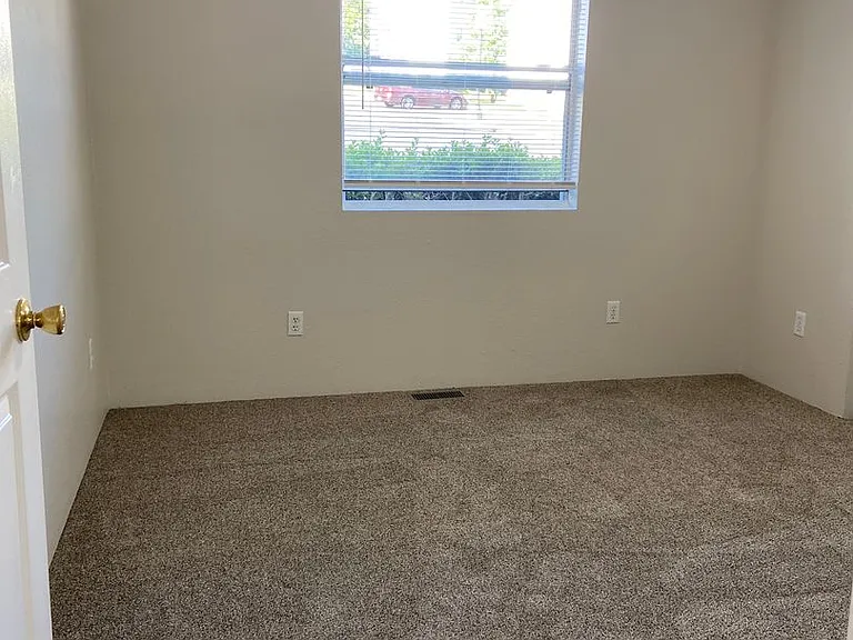 501 Twin Oaks — Photo 24