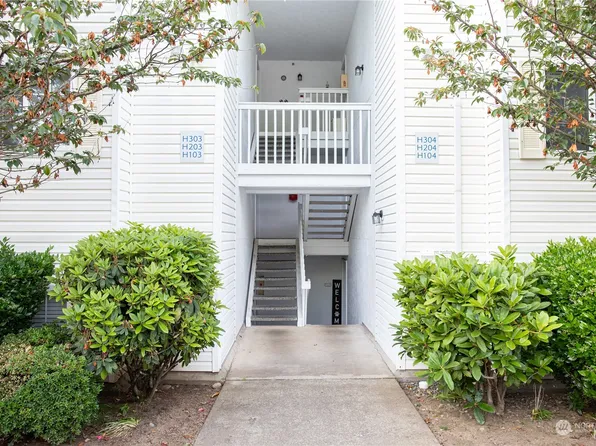 11002 SE Petrovisky Rd #H-103, Renton, WA 98055