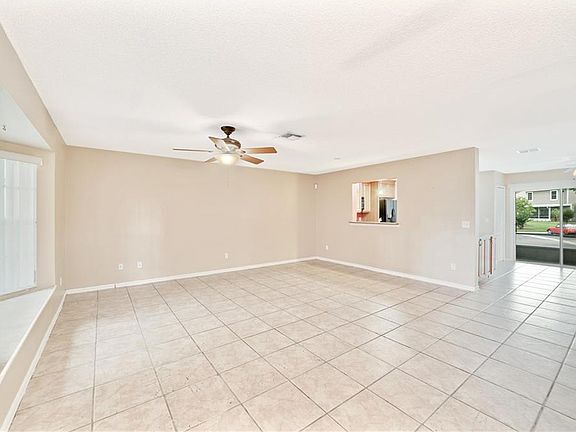 4th image of 963 Sykes Ct #107