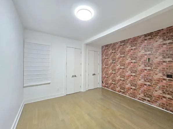 1811 Voorhies Avenue image 9 of 15