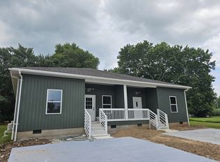 217 E Myrtle St #B, Aurora, MO 65605