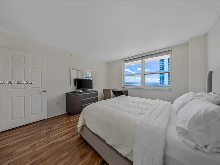 1155 Brickell Bay Dr #2207 — Photo 17