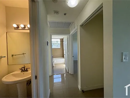 2 bed, 800 sqft, $2,300 — Photo 3