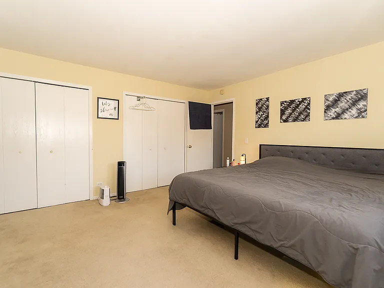 381 S Collins St #B — Photo 9