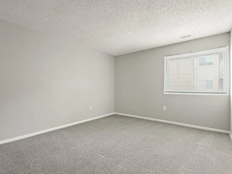 Aspen Apartments — Photo 29