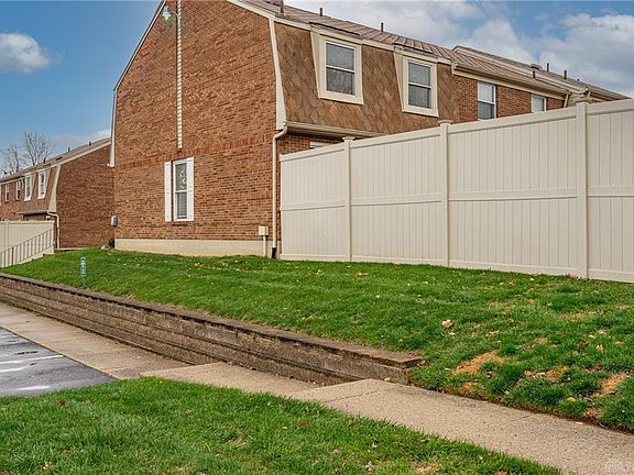 3rd image of 1427 Long Island Ct