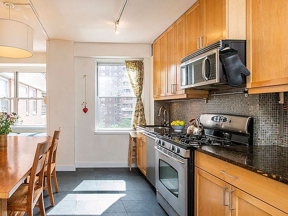 4th image of 570 Grand St #G702