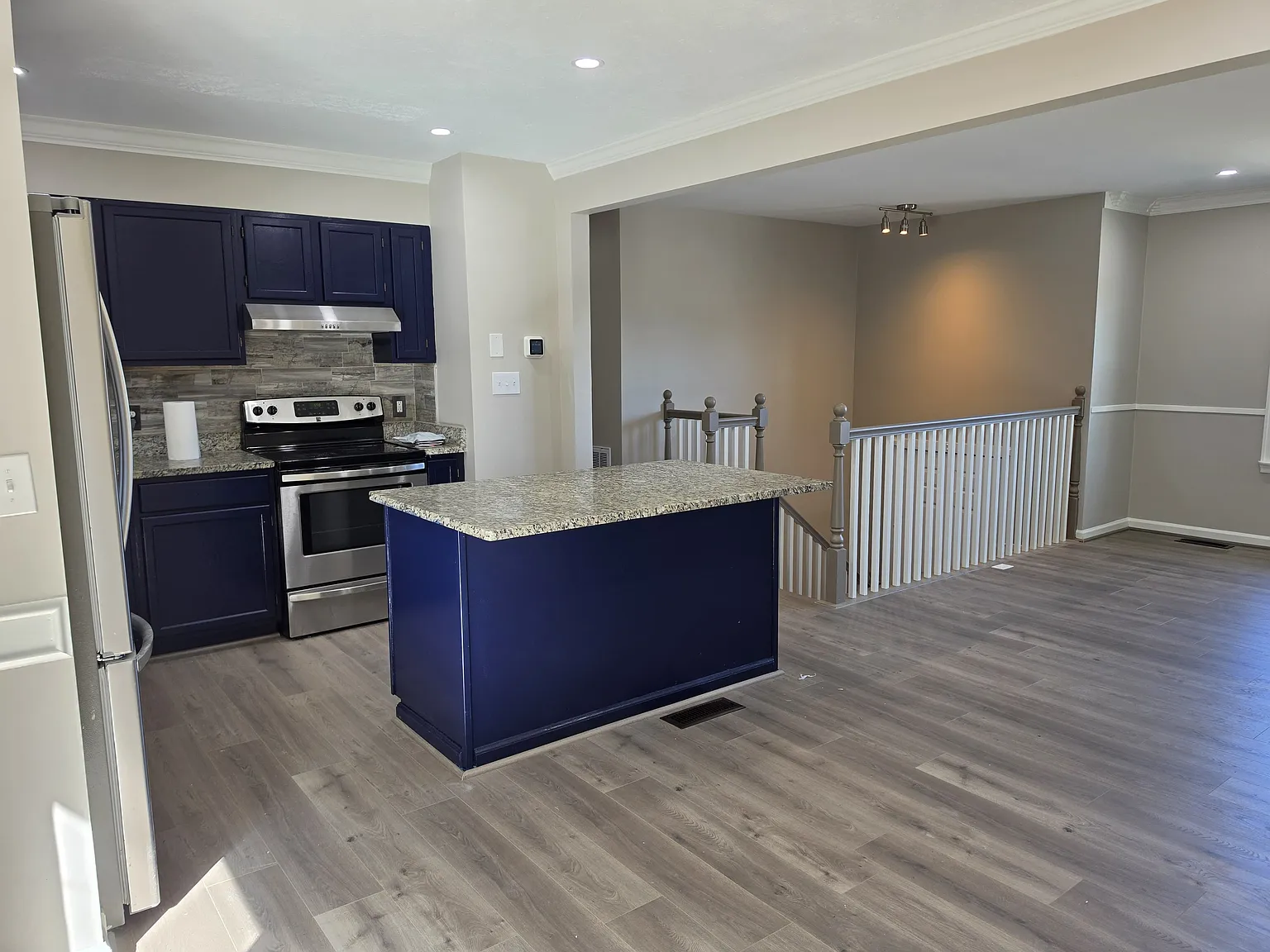 3 bed, 1200 sqft, $2,200 — Photo 3