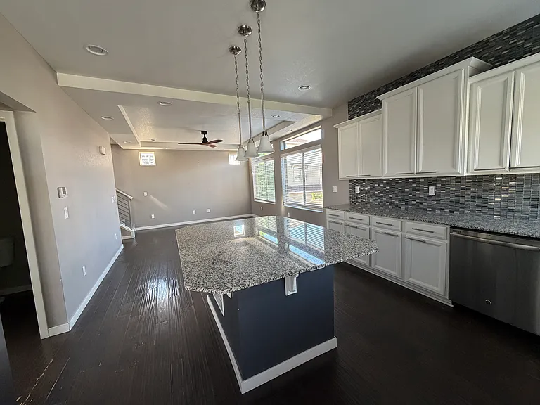 4456 Elegant St — Photo 4