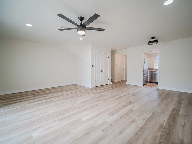 20368 Flora Ln — Photo 17