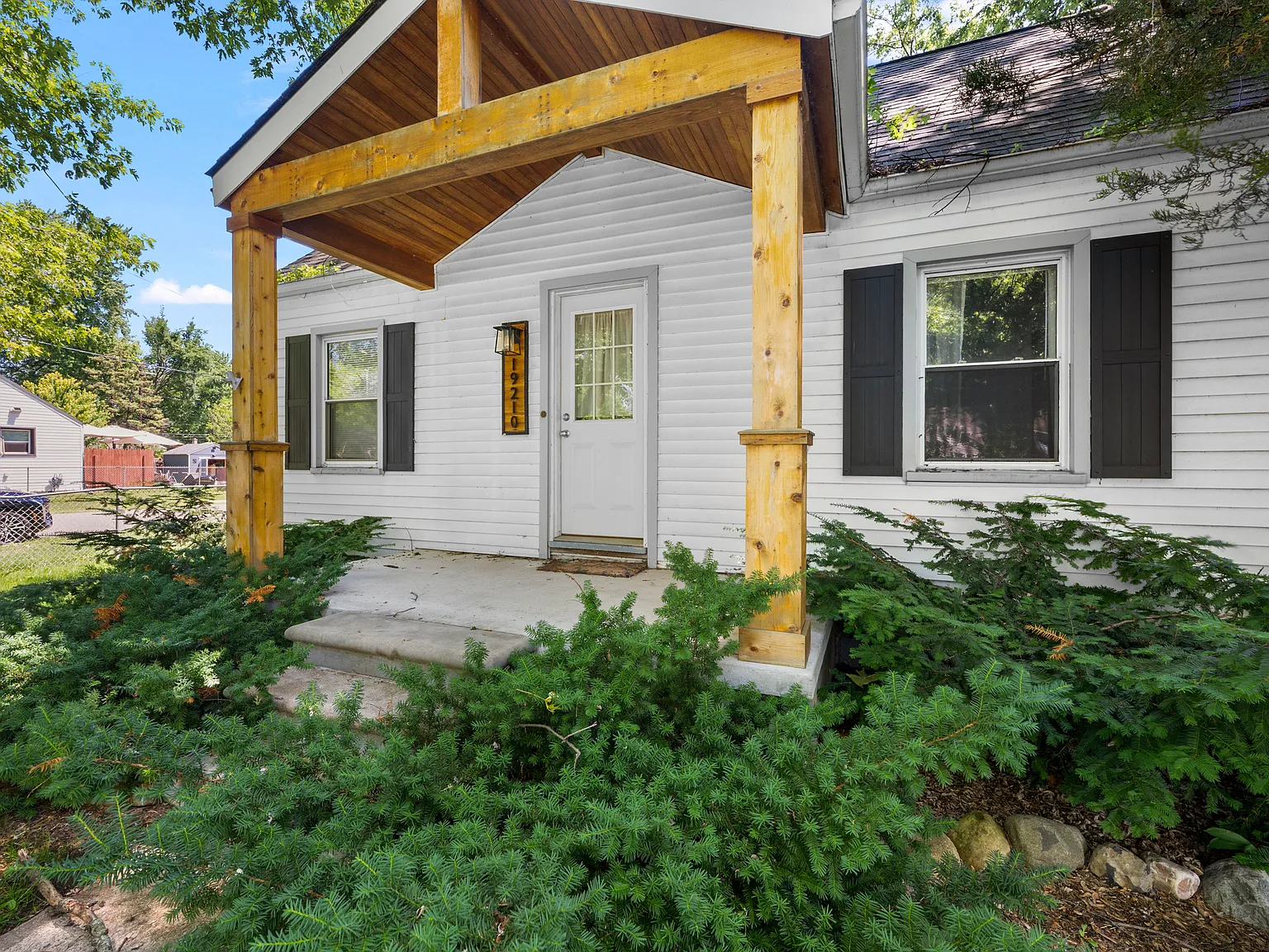 3 bed, 1232 sqft, $2,300 — Photo 4