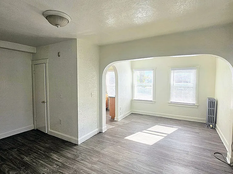 New Broadmoor — Photo 7