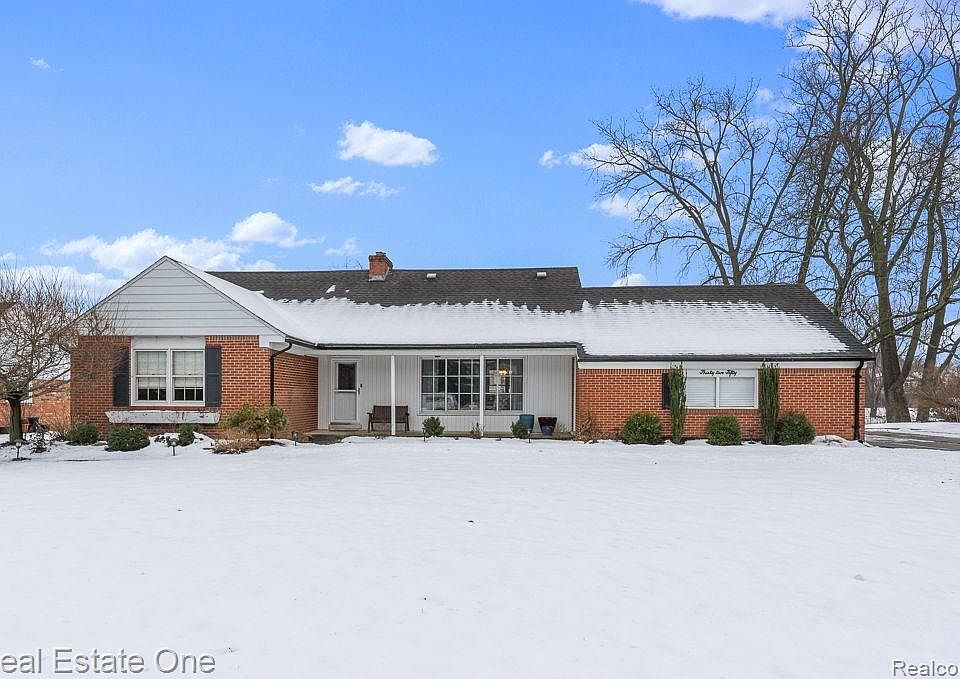 1st image of 3250 Lakeside Dr