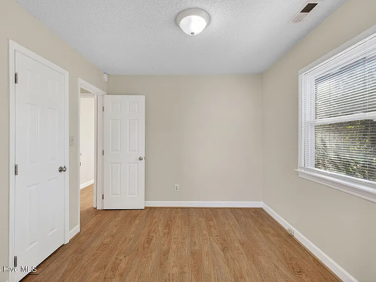 5201 Lord Tennyson Dr — Photo 27