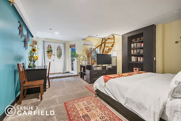 Sold by Leslie J. Garfield | media 7