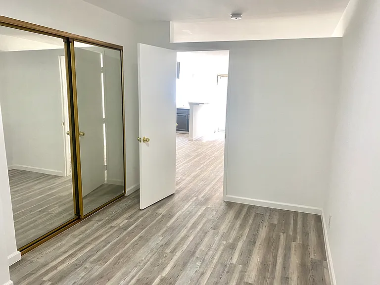 10911 Bloomfield St — Photo 3