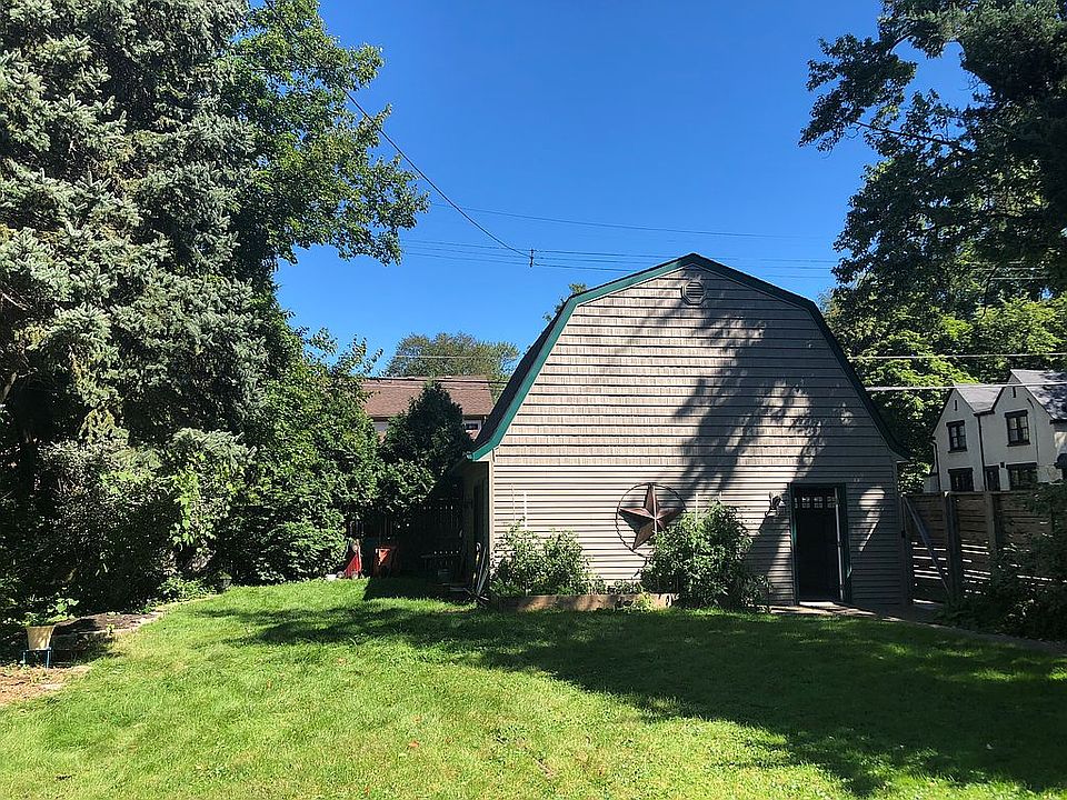 2nd image of 1404 Yorkshire Rd