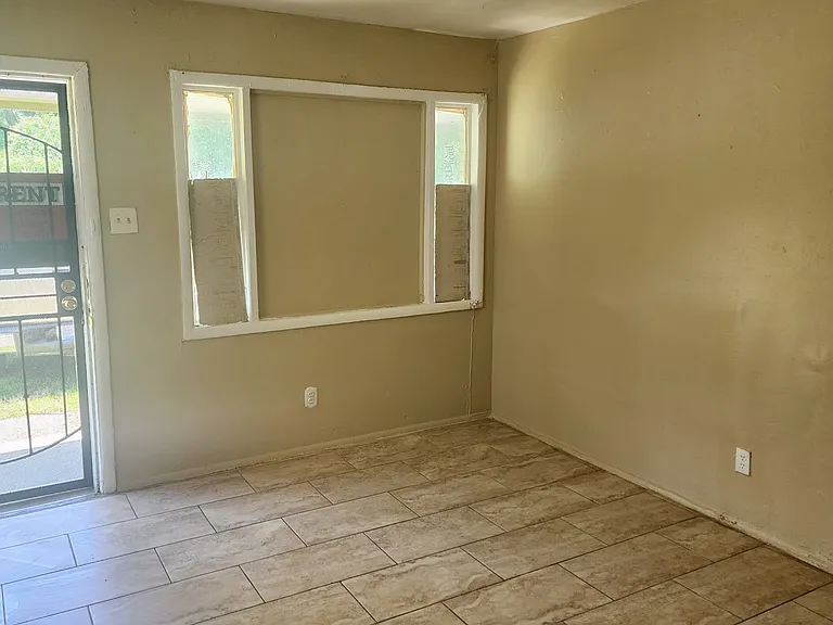 306 E Waldorf Ave #2 — Photo 3