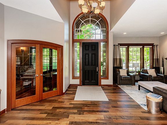4th image of 605 Oakwood Pl