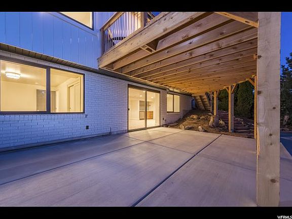 3rd image of 2516 E Village Cir
