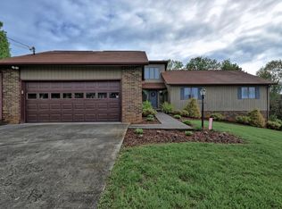 421 Coralwood Dr, Kingsport, TN 37663