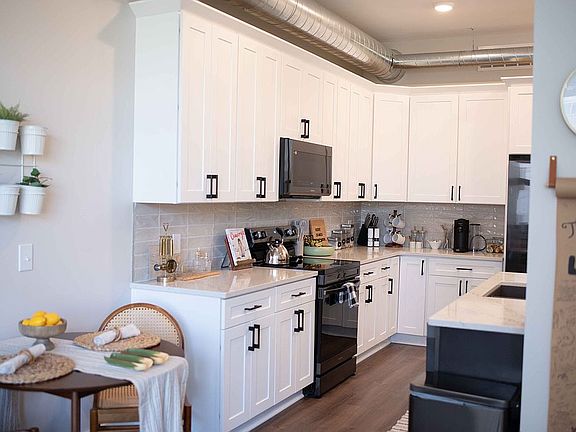4th image of 1040 O St #310