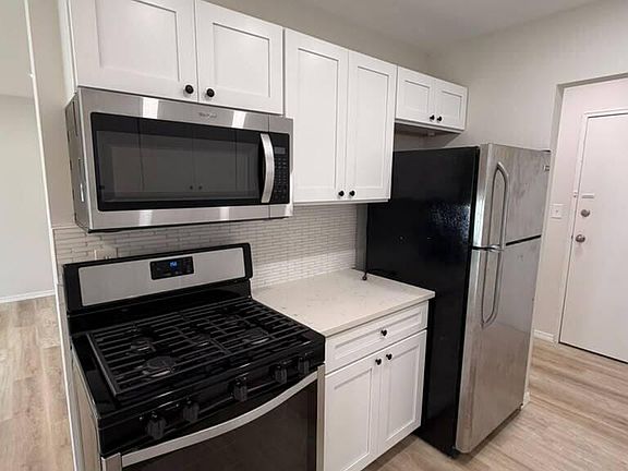 4th image of 48 Stonehurst Blvd C