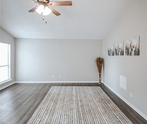 4th image of 417 Waterford Dr