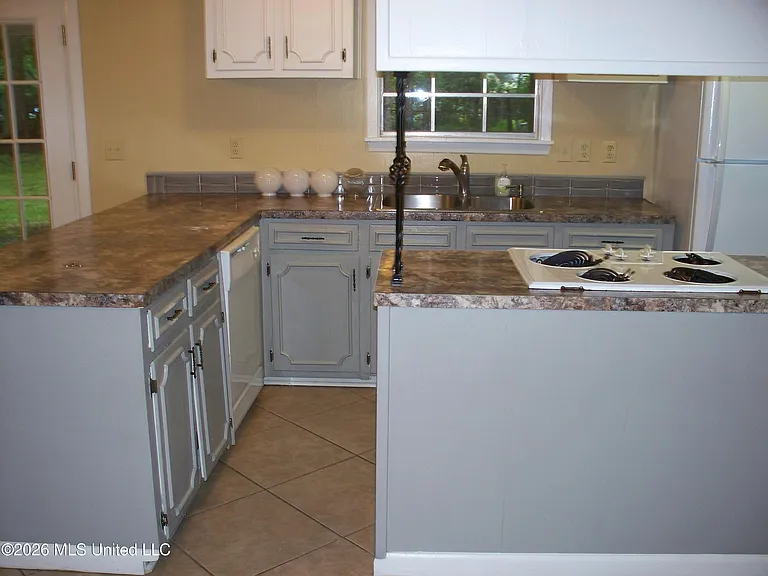 2712 Connor Dr — Photo 10