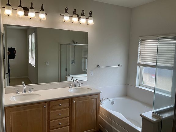 2nd image of 1140 Campbell Ave