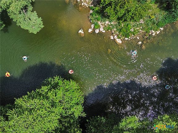 3rd image of 1033 Gruene Rd