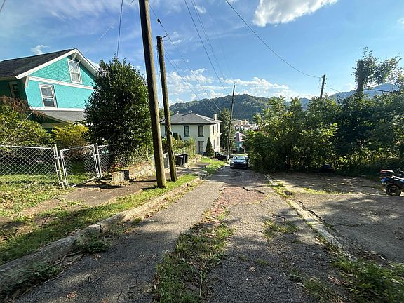 4th image of 712 Prichard St