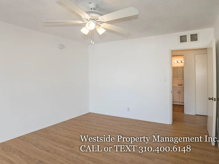 1555 S Hayworth Ave #11 — Photo 8