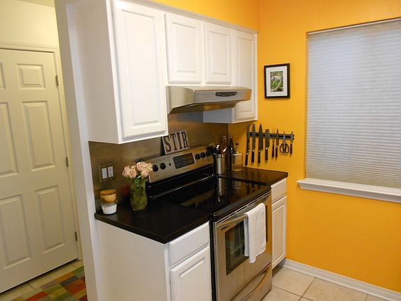 5th image of 4121 Division St