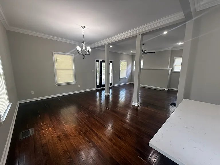 907 Crew St SW — Photo 6