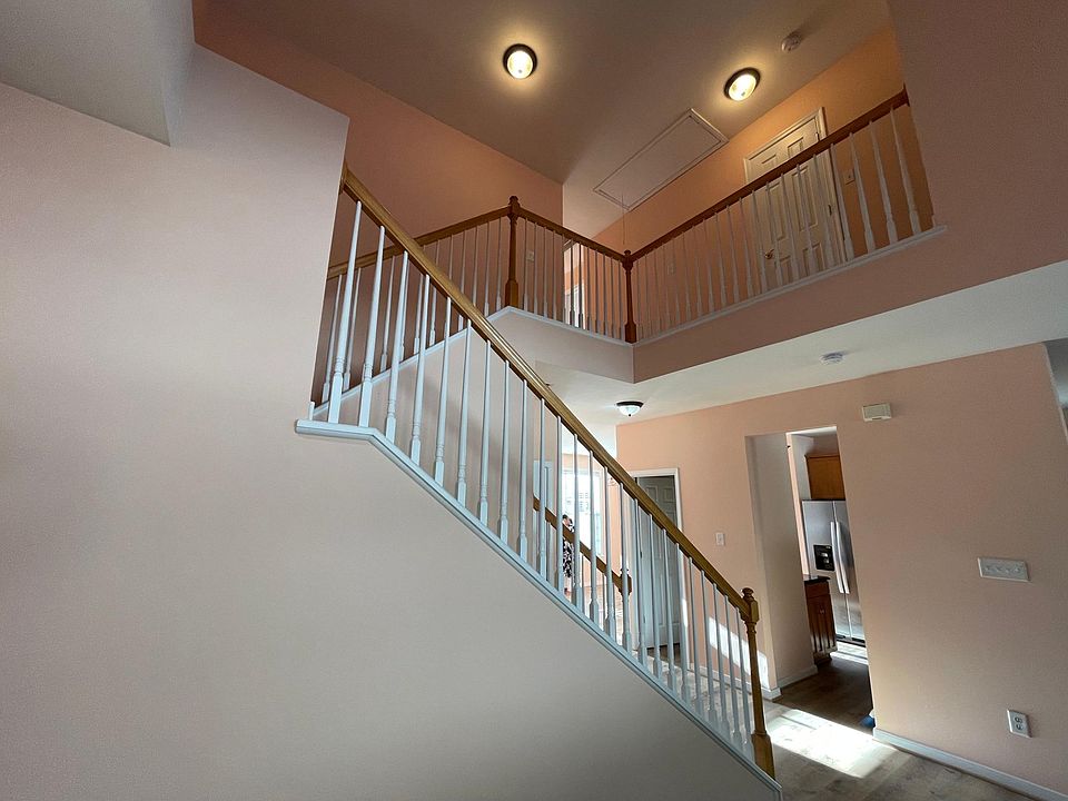 1st image of 1003 Parkland Pl
