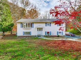 27 Fawn Hill Dr, Airmont, NY 10952