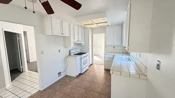 3 bed, 2.0 bath, 1165 sqft, $2,500 — Photo 3