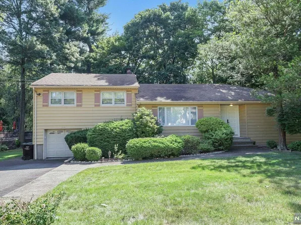 376 Harrison St, Paramus, NJ 07652