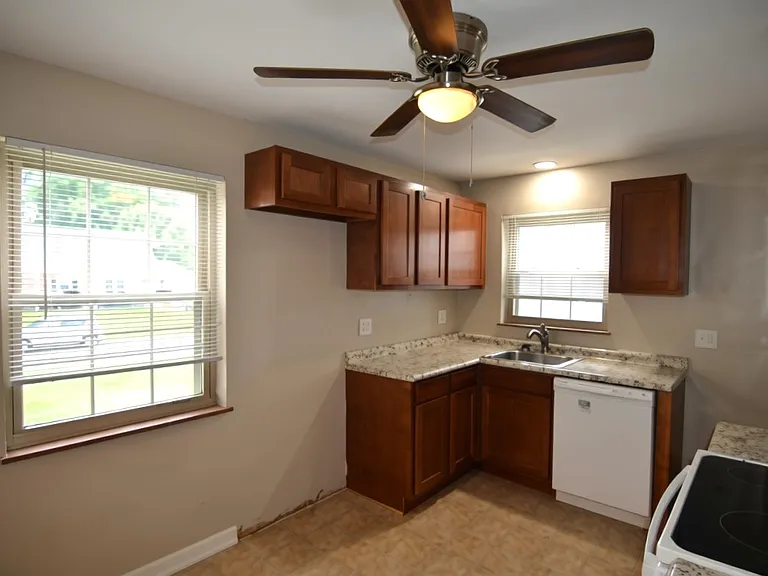 8412 Wicklow Ave — Photo 7